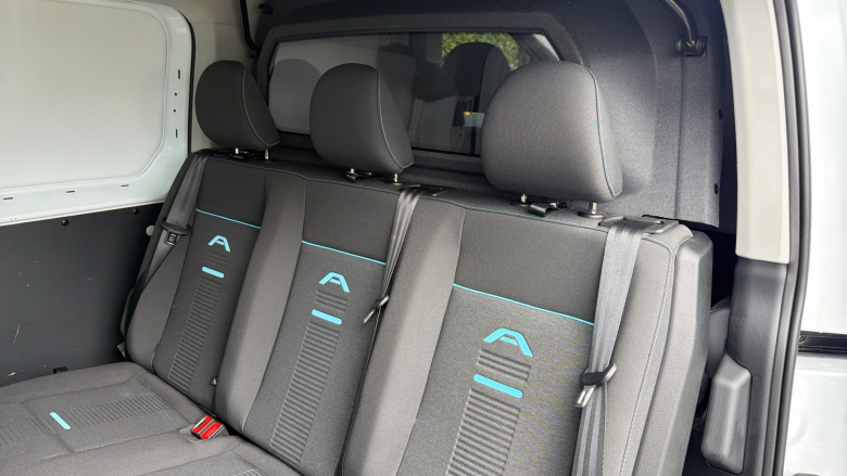 Ford Transit Connect 250 L2 Petrol 1.5 EcoBoost PHEV 150 Active FlexCab Van Auto